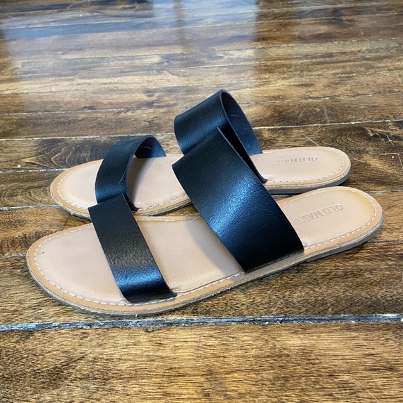 Old navy sandals - Picture 2 of 3